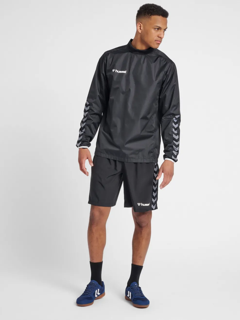 hmlAUTHENTIC WIND BREAKER