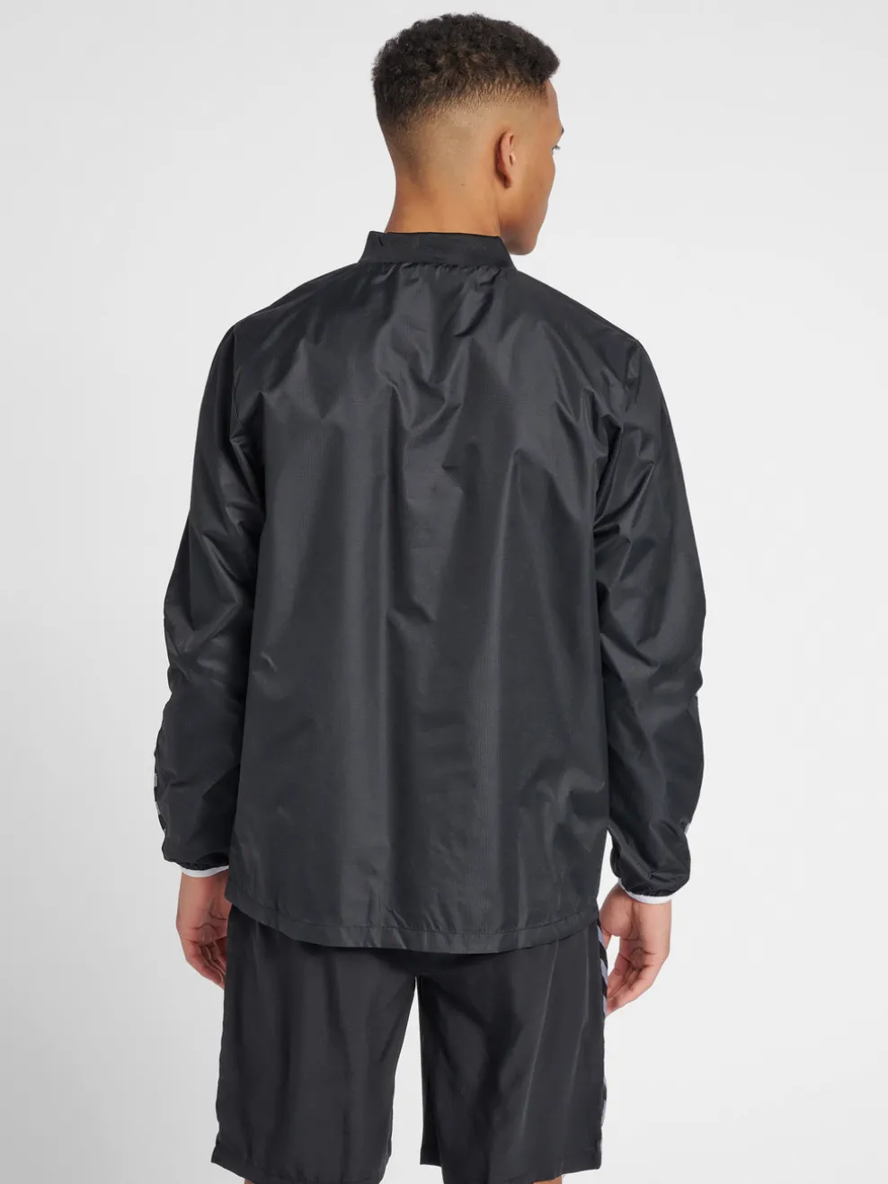 hmlAUTHENTIC WIND BREAKER
