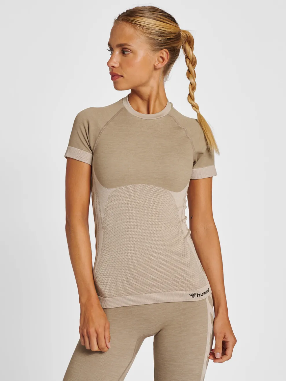 hmlCLEA SEAMLESS TIGHT T-SHIRT