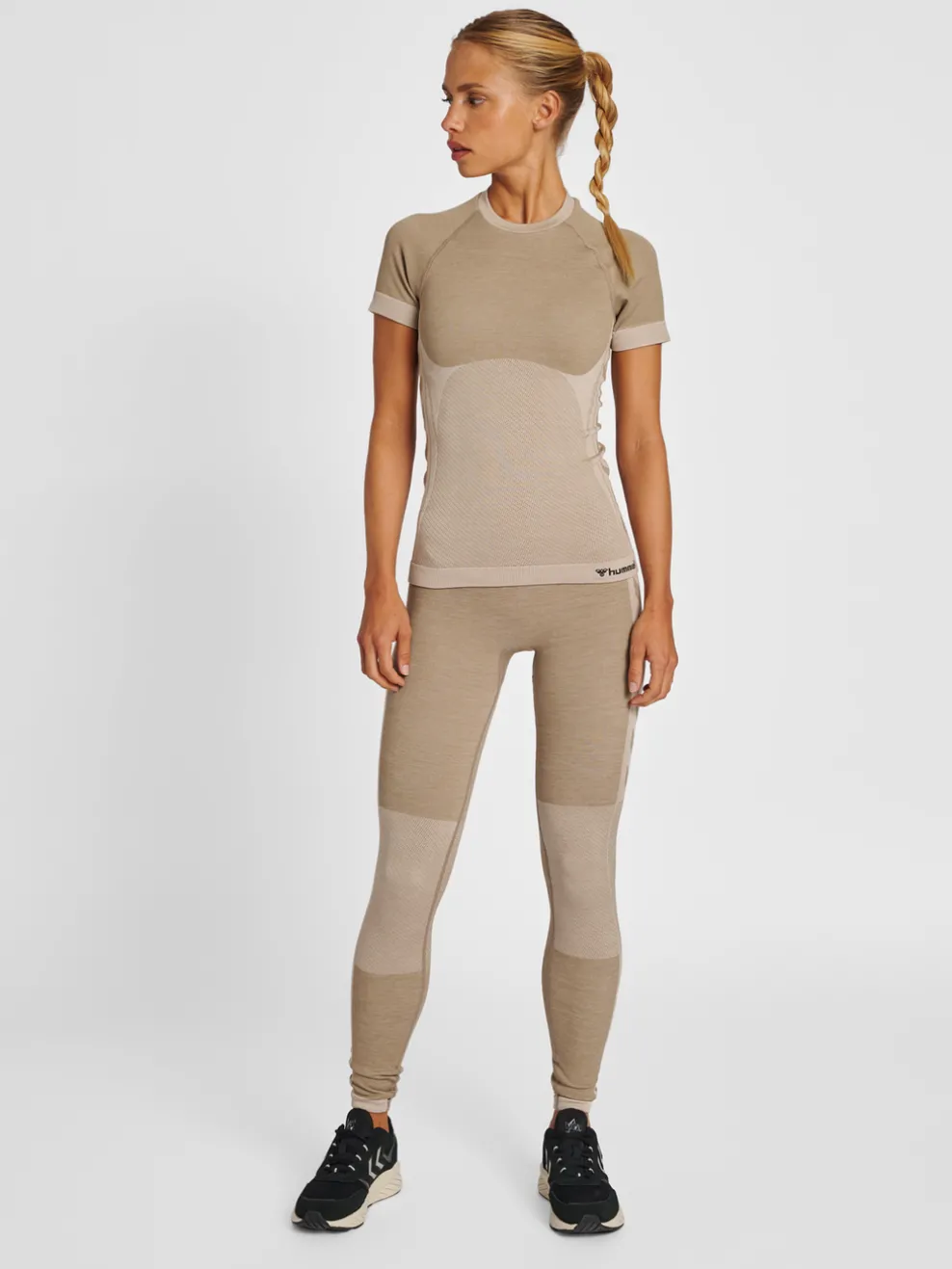 hmlCLEA SEAMLESS TIGHT T-SHIRT