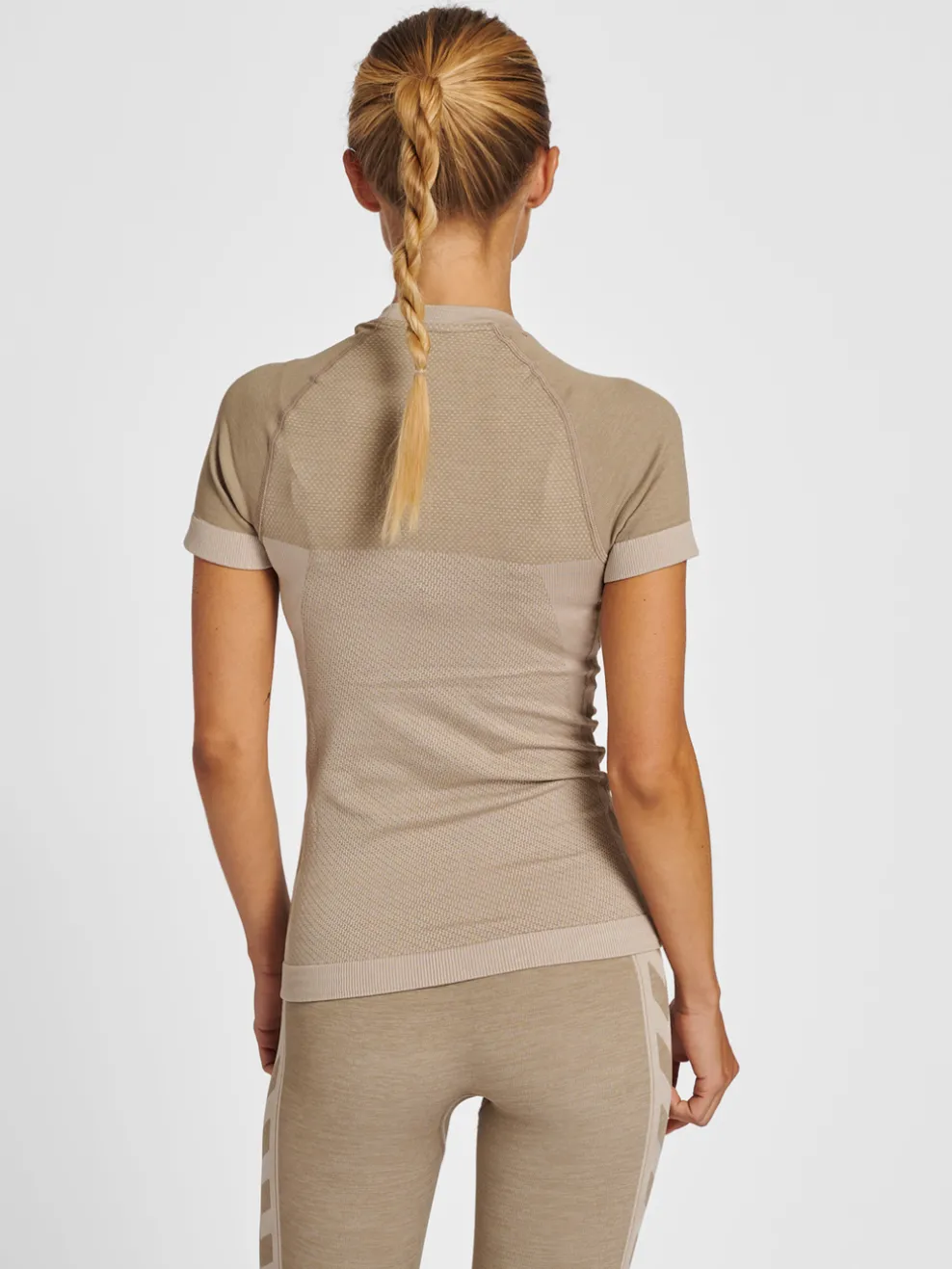 hmlCLEA SEAMLESS TIGHT T-SHIRT