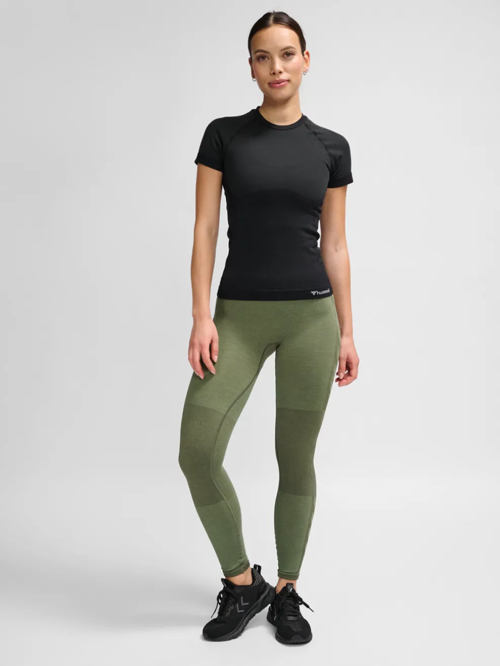 hmlCLEA SEAMLESS TIGHT T-SHIRT