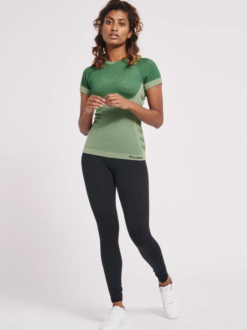 hmlCLEA SEAMLESS TIGHT T-SHIRT