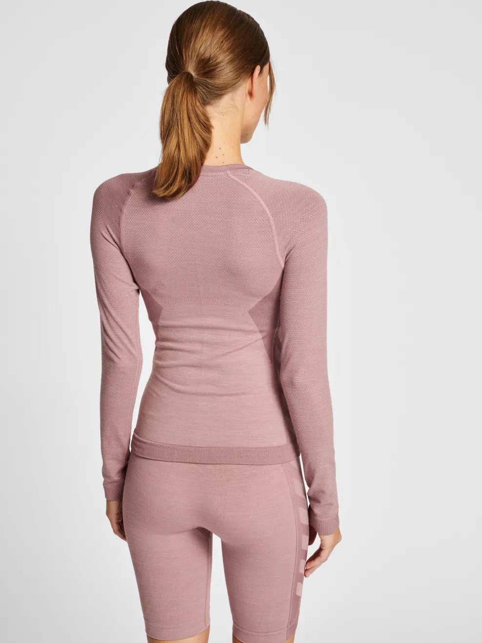 hmlCLEA SEAMLESS TIGHT T-SHIRT L/S