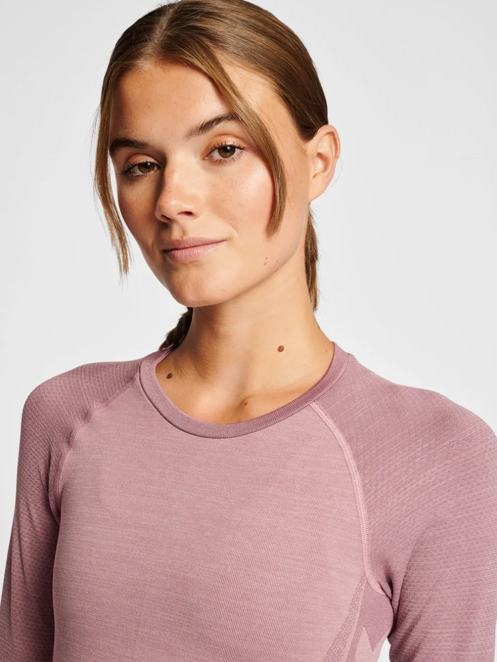 hmlCLEA SEAMLESS TIGHT T-SHIRT L/S