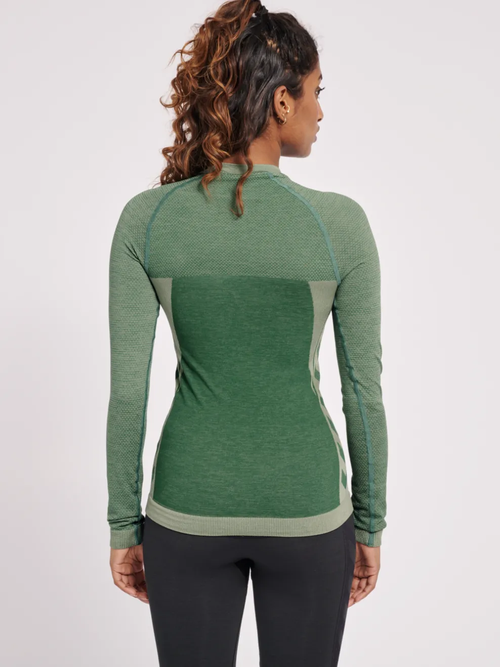 hmlCLEA SEAMLESS TIGHT T-SHIRT L/S