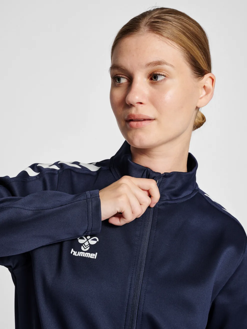 hmlCORE XK POLY ZIP SWEAT WOMAN