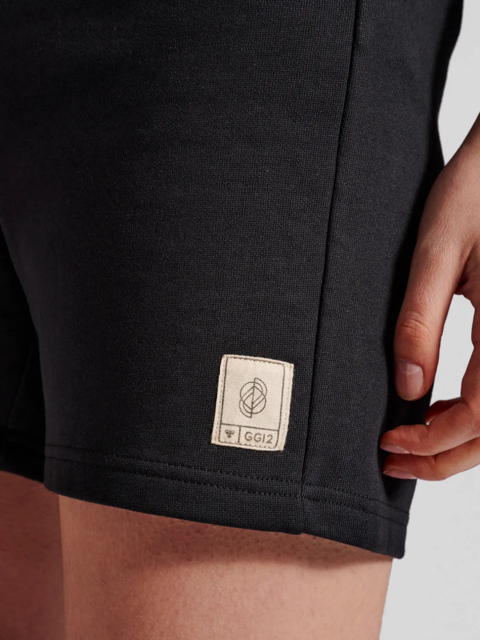 hmlGG12 SWEAT SHORTS WOMAN