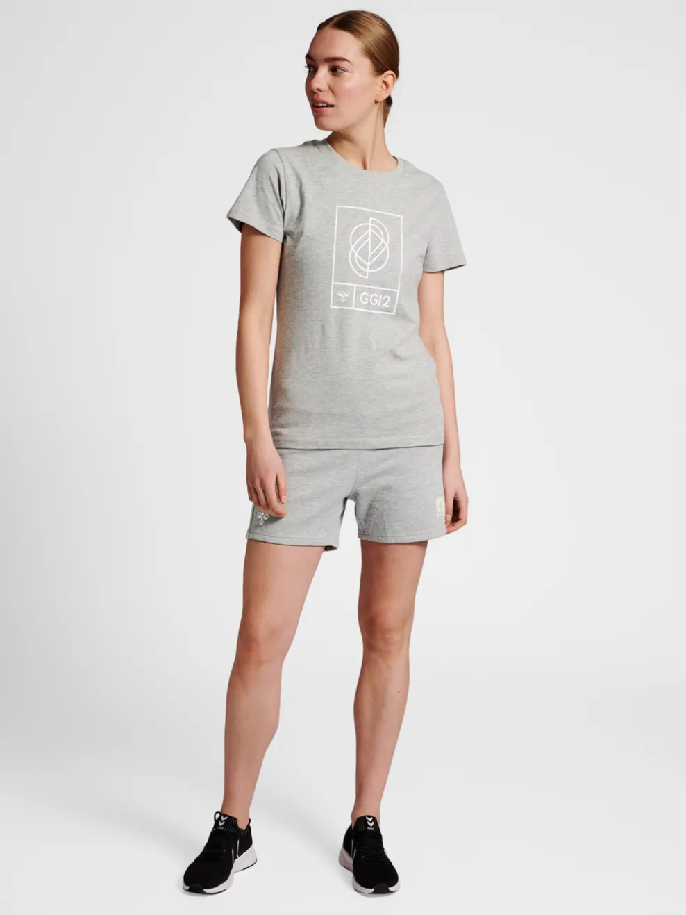 hmlGG12 SWEAT SHORTS WOMAN