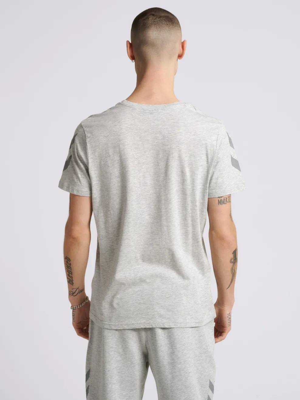 hmlLEGACY CHEVRON T-SHIRT