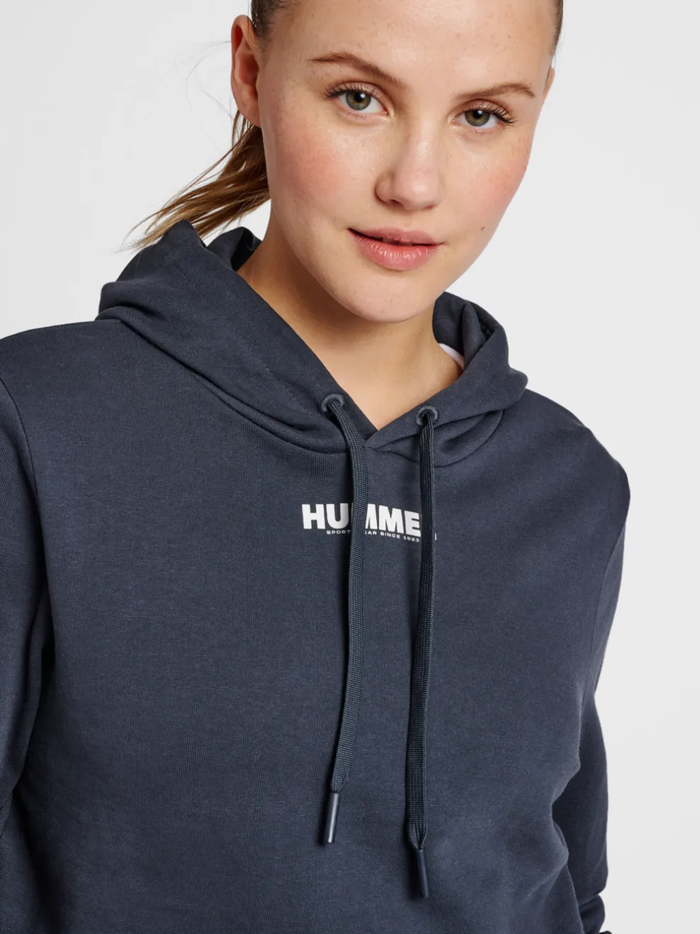 hmlLEGACY WOMAN CROPPED HOODIE