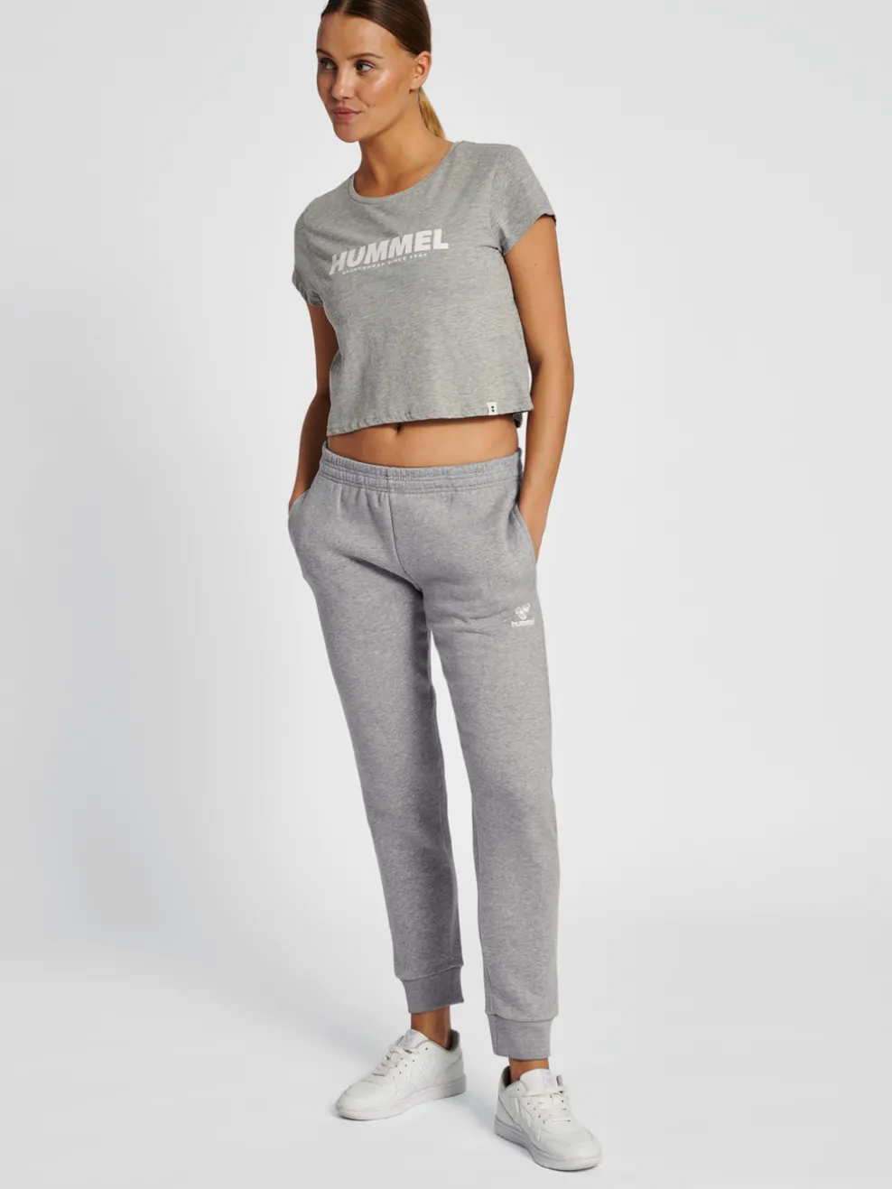 hmlLEGACY WOMAN CROPPED T-SHIRT