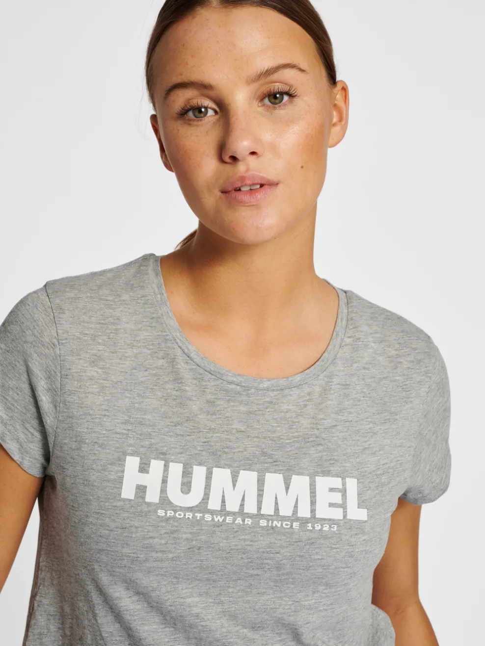 hmlLEGACY WOMAN CROPPED T-SHIRT