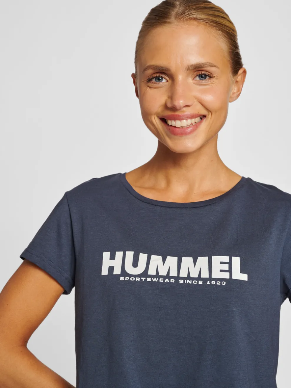 hmlLEGACY WOMAN CROPPED T-SHIRT