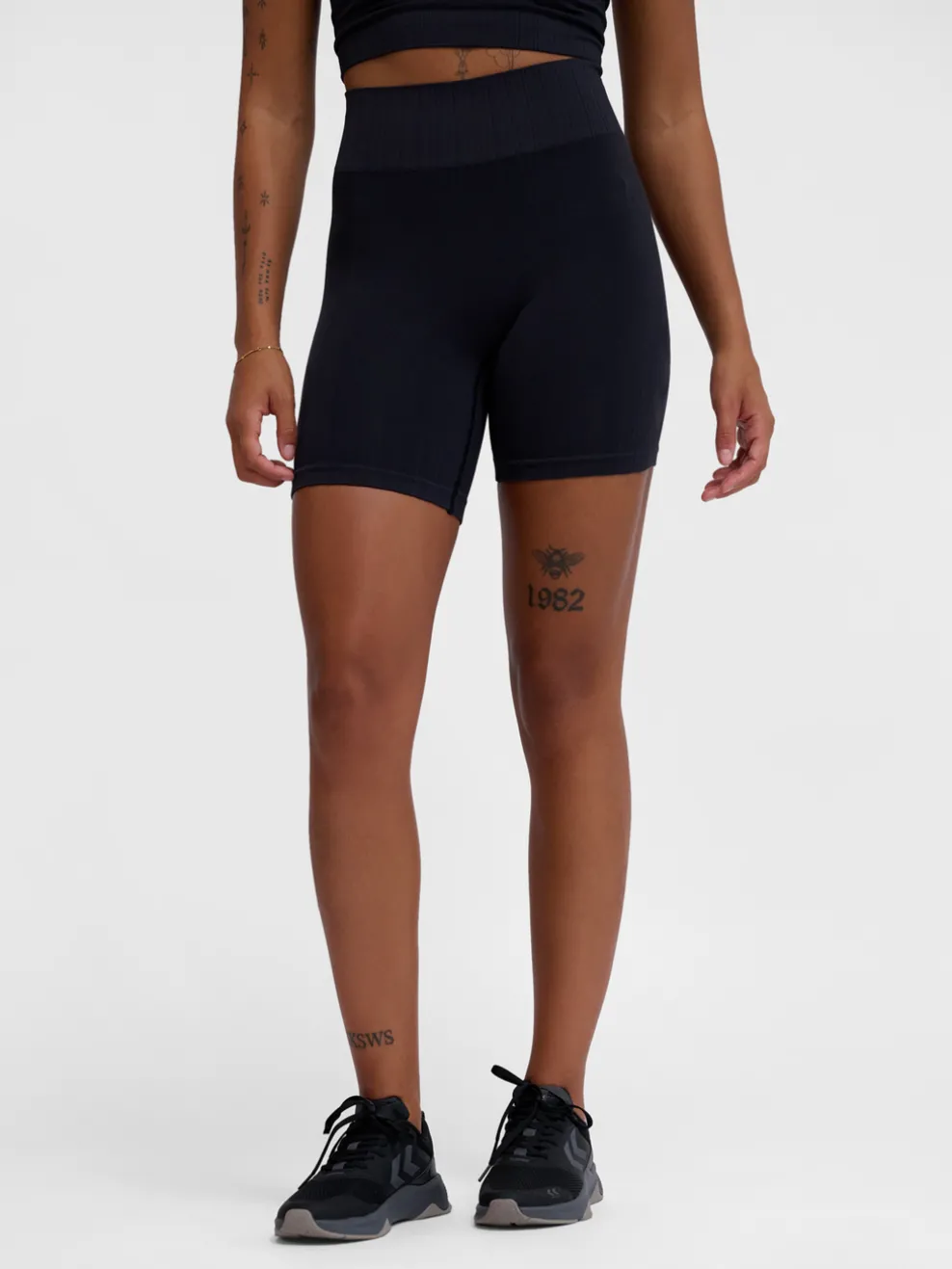 hmlMT DEFINE SEAML SCRUNCH SHORTS