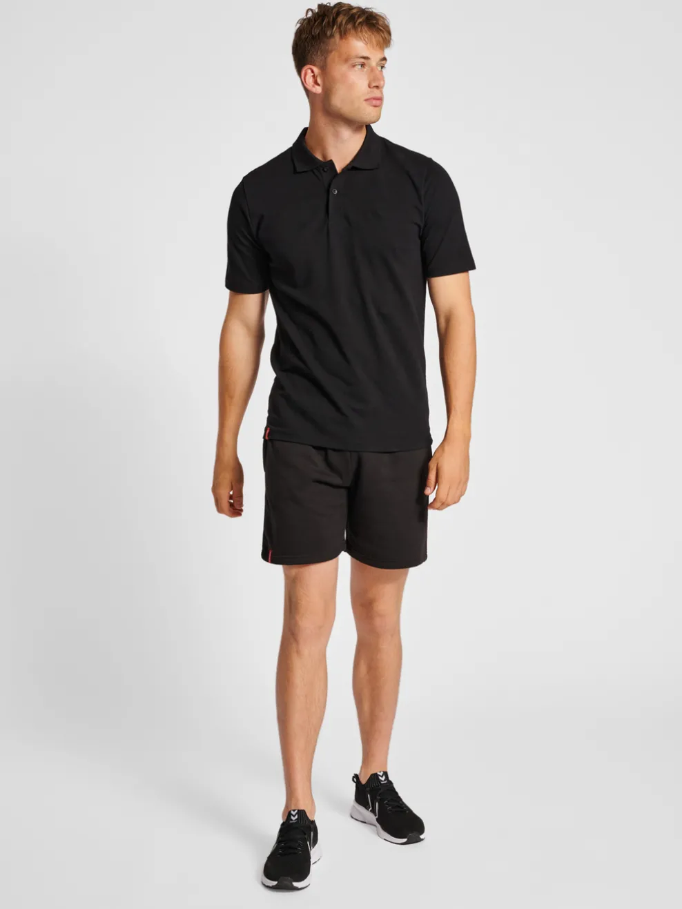 hmlRED BASIC SWEAT SHORTS