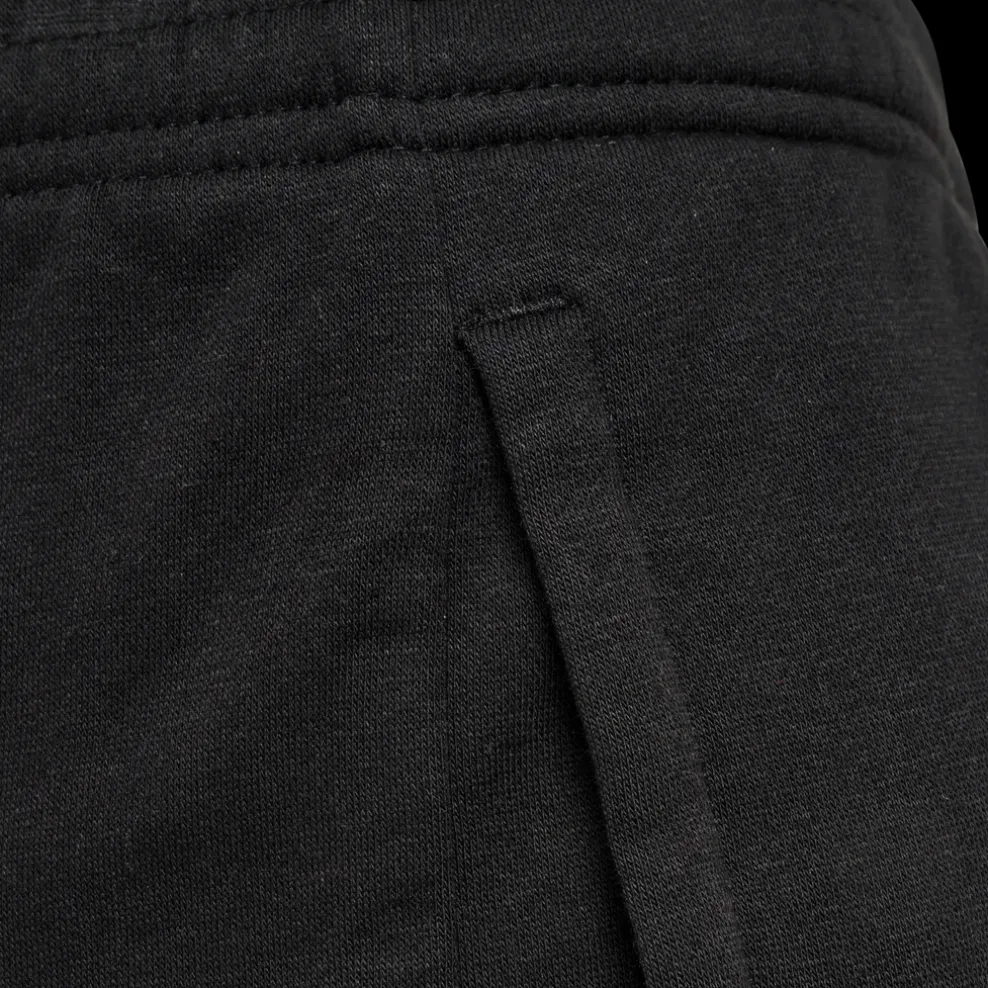 hmlRED BASIC SWEAT SHORTS WOMAN