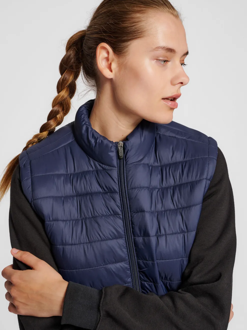 hmlRED QUILTED WAISTCOAT WOMAN