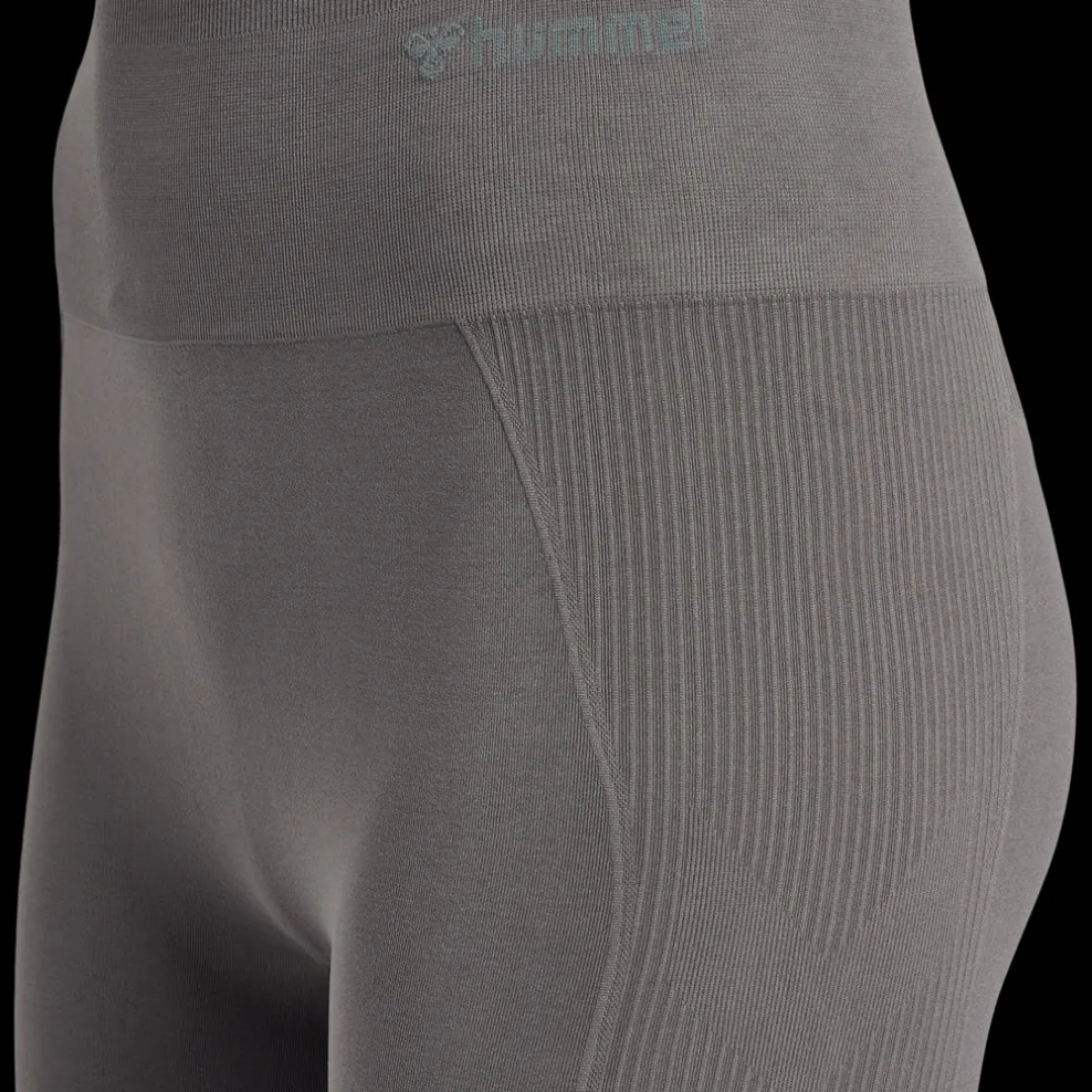 hmlTIF SEAMLESS SHORTS