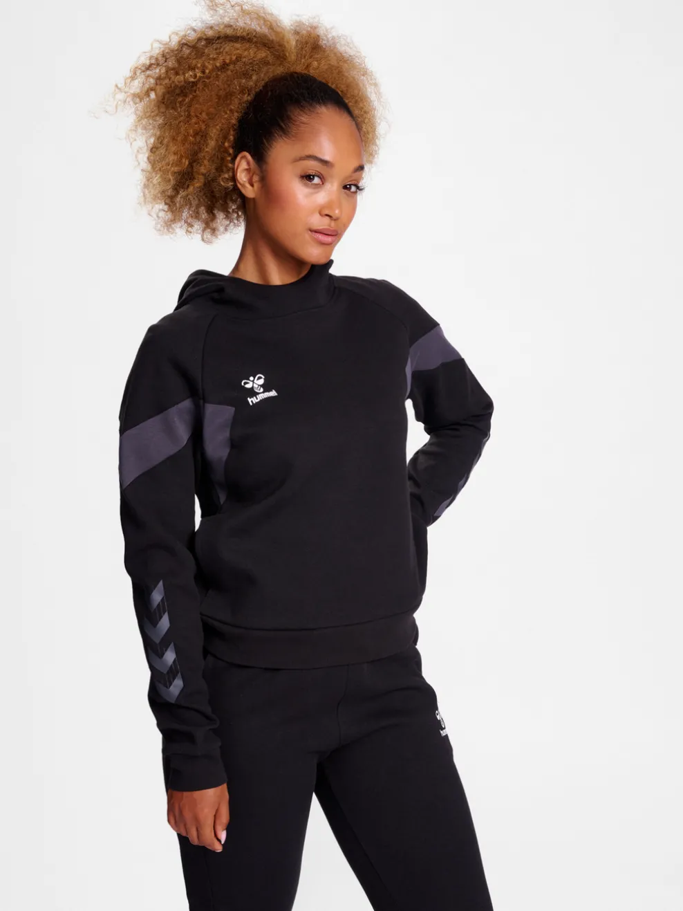 hmlTRAVEL SWEAT HOODIE WOMAN