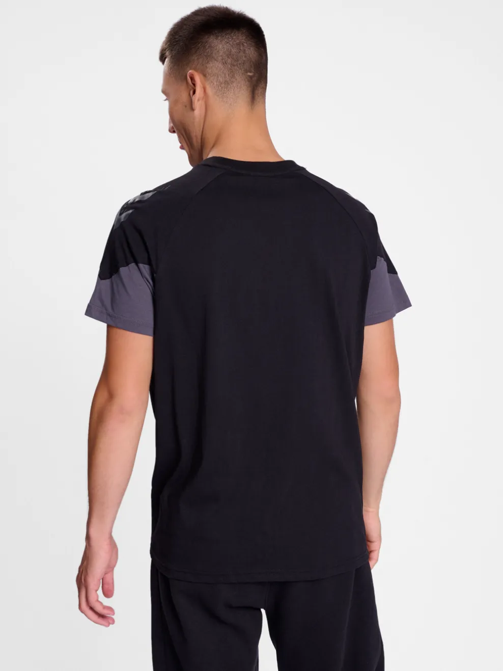 hmlTRAVEL T-SHIRT S/S