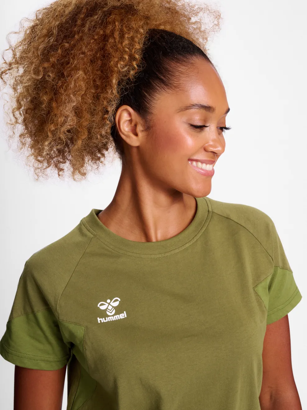 hmlTRAVEL T-SHIRT S/S WOMAN