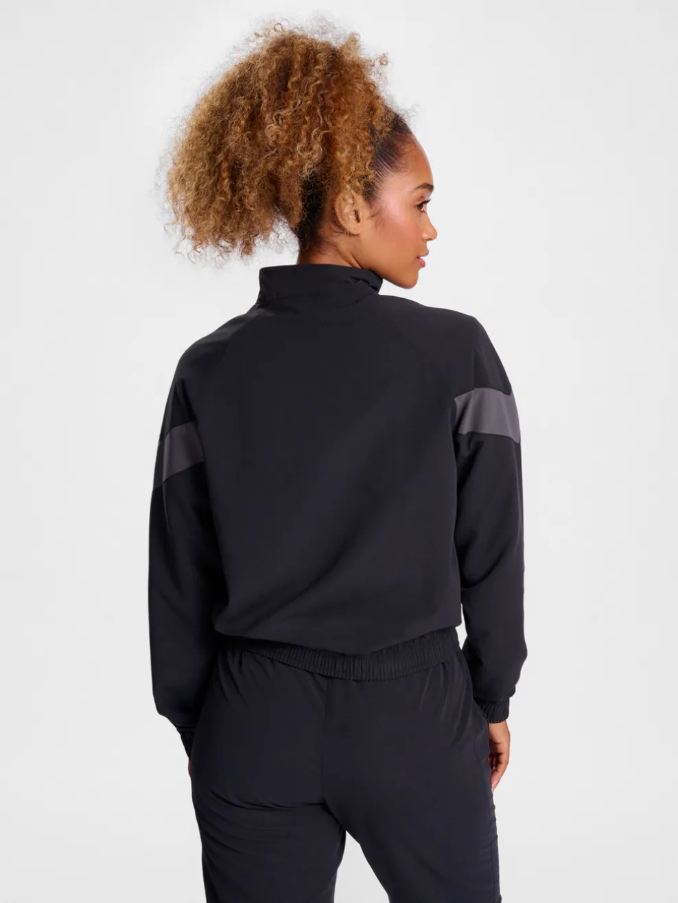 hmlTRAVEL WOVEN JACKET WOMAN