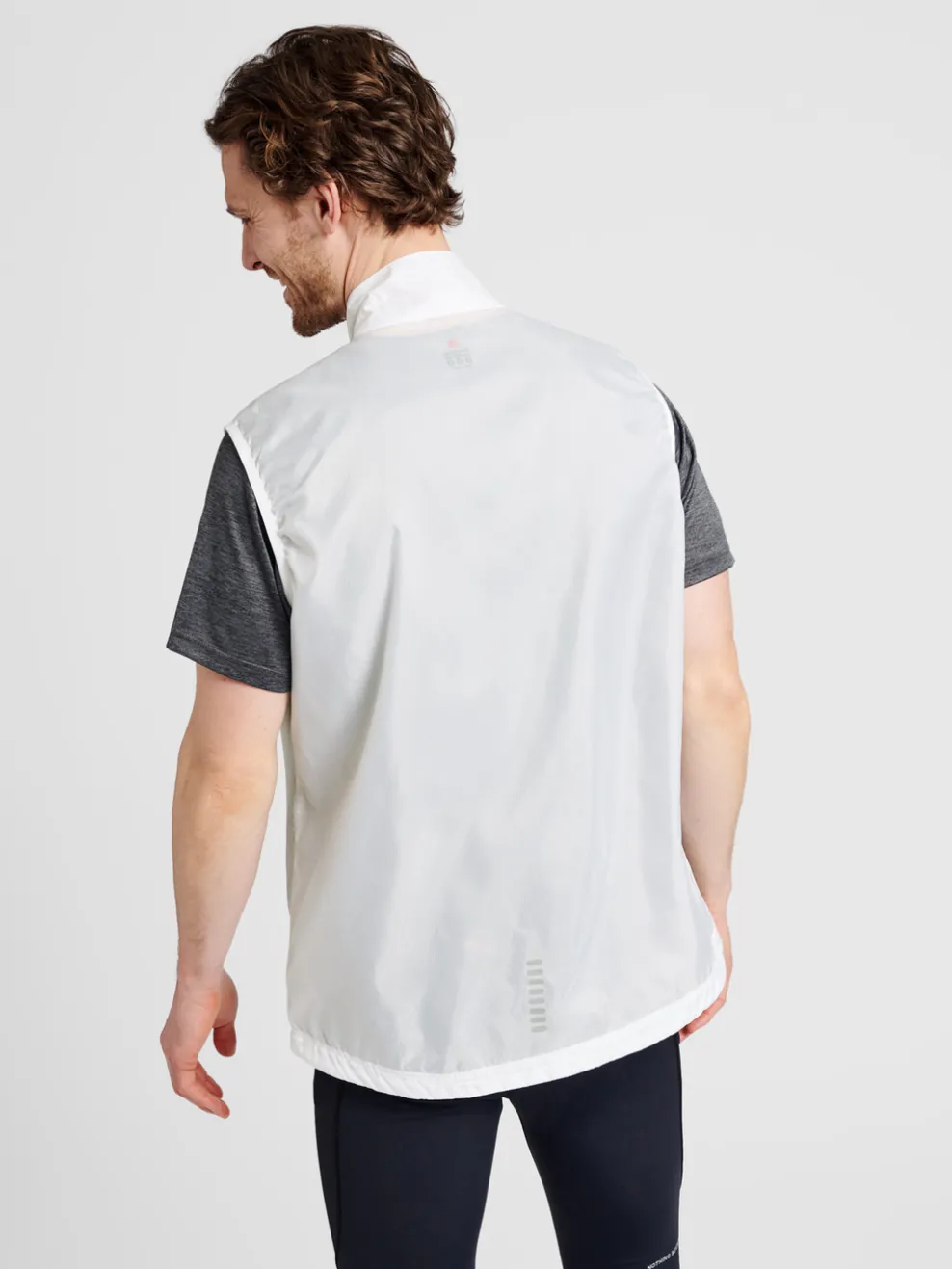 MEN PACKABLE TECH GILET