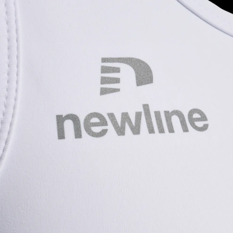WOMEN'S ATHLETIC TOP